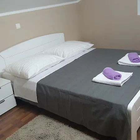 Apartament Lena Sutomiscica