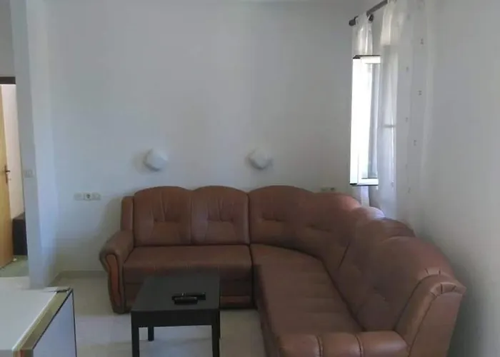 Lena شقة Sutomiscica